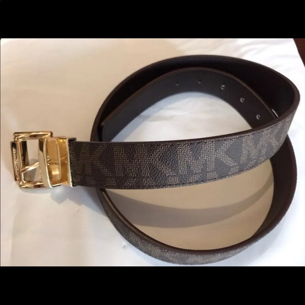 Michael Kors Reversible Belt.  SIZE MEDIUM